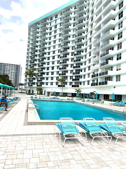 Building Photo - 3725 S Ocean Dr