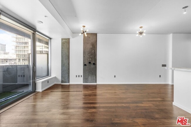 Building Photo - 1155 S Grand Ave
