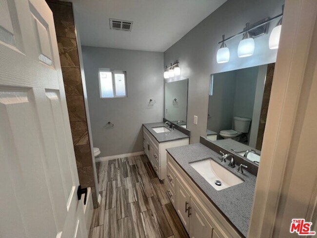 Building Photo - 10745 Saticoy St