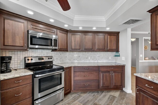 Building Photo - 9650 S Ocean Dr