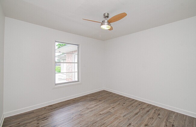 Building Photo - 709 S McCarty Ave