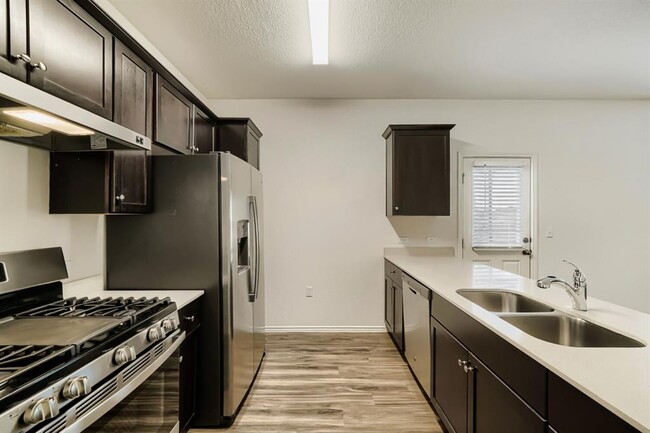 Building Photo - 7001 Tonka Ln