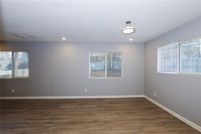 Building Photo - 1277 Goodwin Rd NE