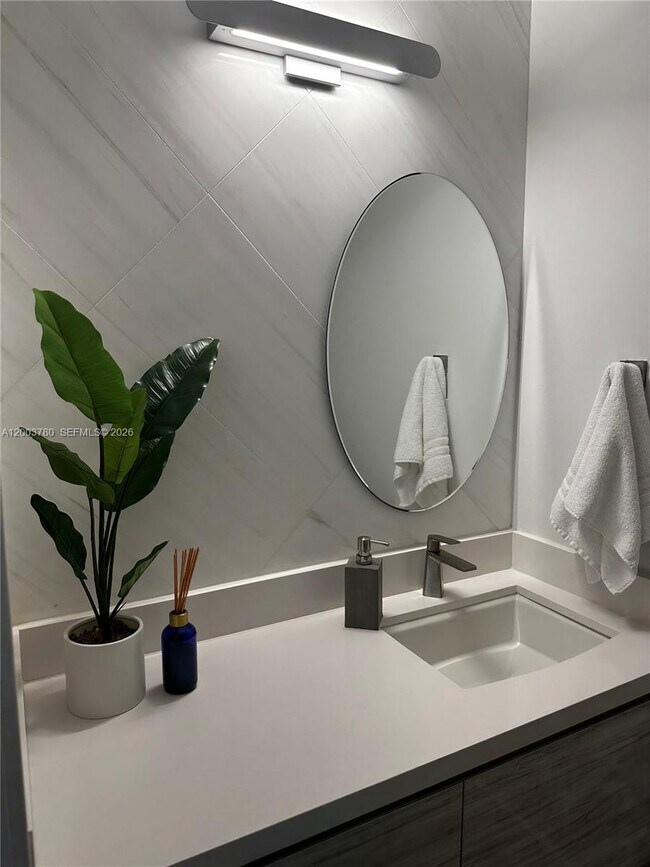 Building Photo - 630 San Lorenzo Ave