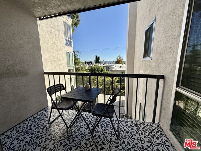 Building Photo - 8530 Holloway Dr