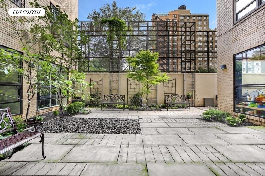 Building Photo - 230 Riverside Dr