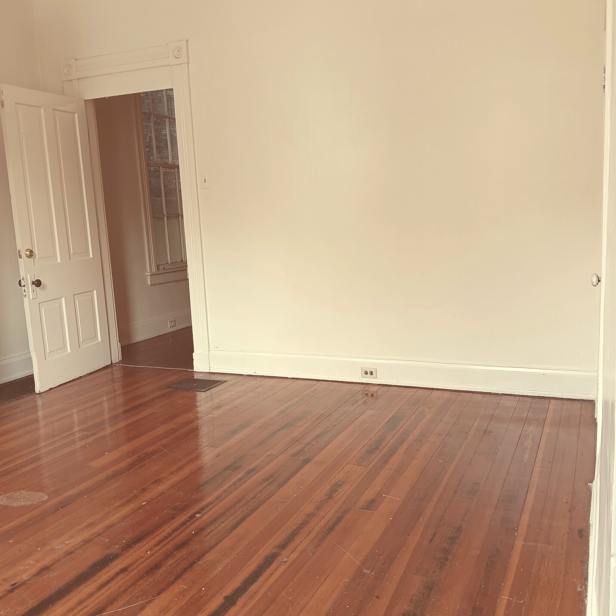 Building Photo - 2116 Ravine St