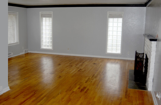 Building Photo - Charming Updated 1955 Rambler – 3 Bed, 2 B...