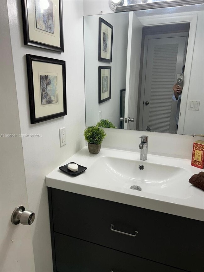 Building Photo - 541 Blue Heron Dr