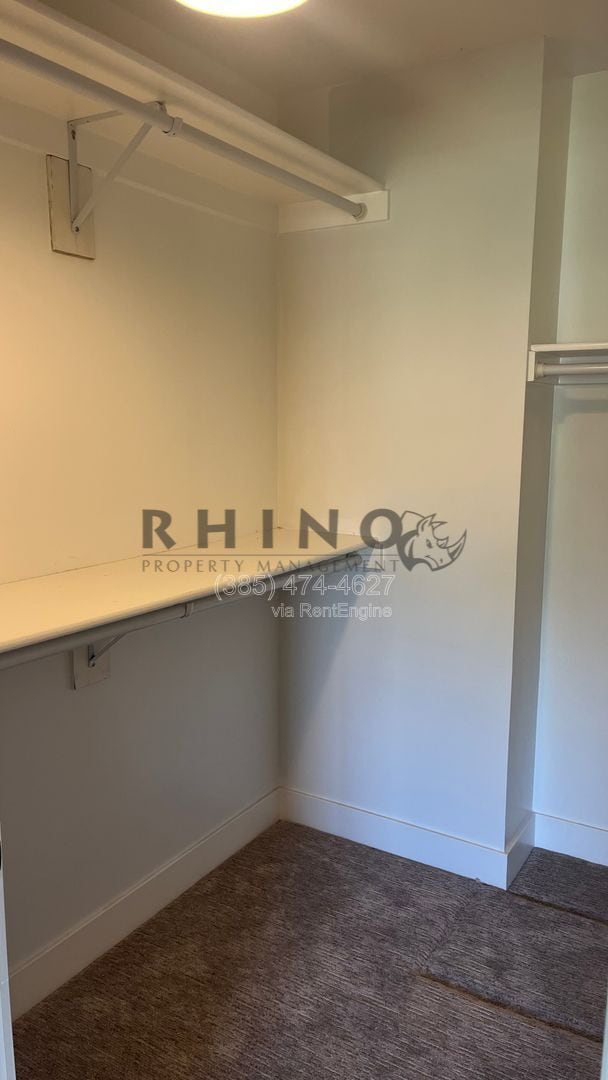 Building Photo - 578 Dexter St W