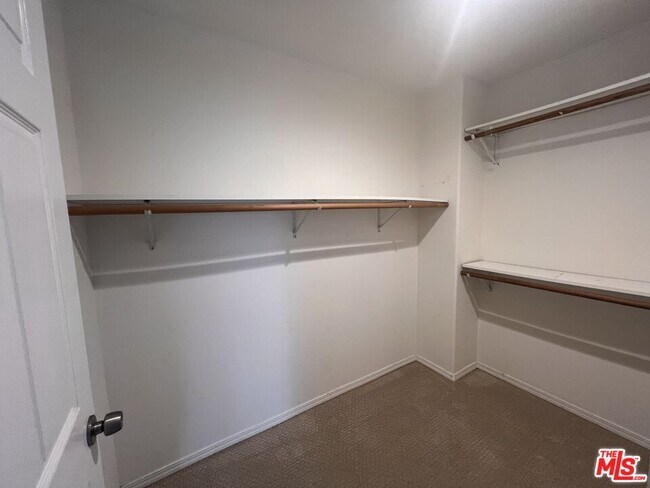 Building Photo - 2317 S Harcourt Ave