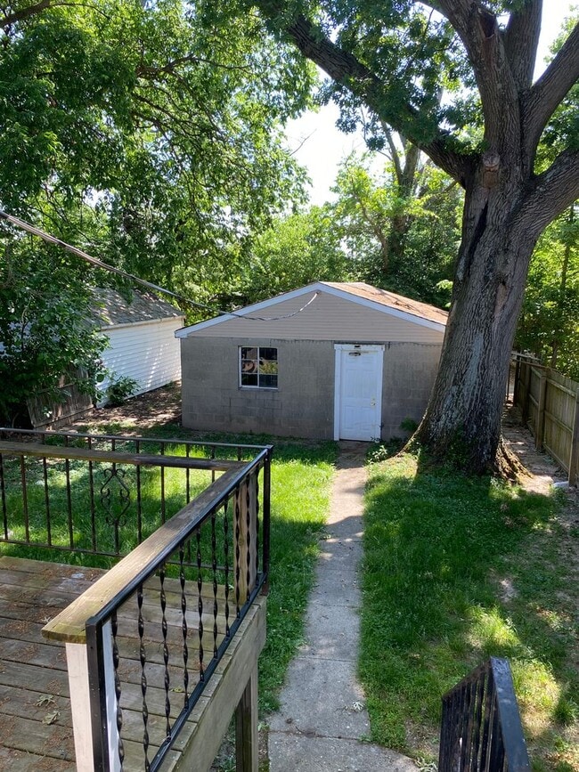 Building Photo - Available July 2026: Spacious 4 bed in North College Hill