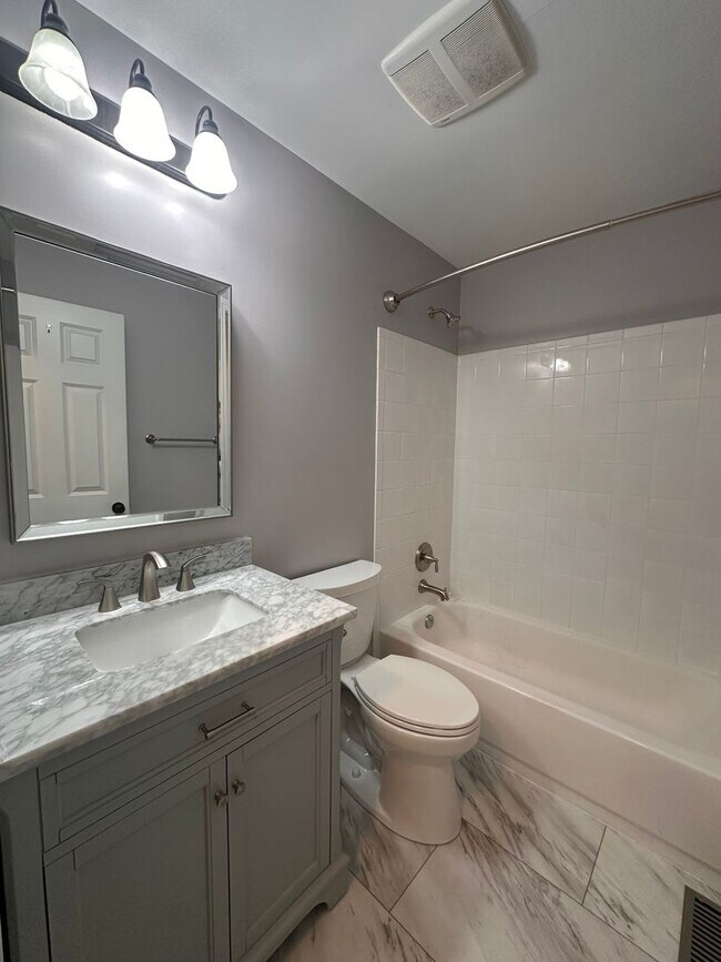 Building Photo - 4BR/2BA Home for Rent in Eastwood w/Basement and Backyard Deck!