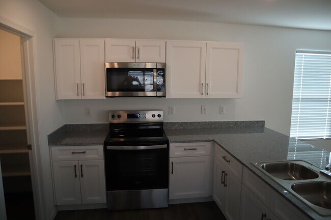 Building Photo - ~Pristine 2024 Luxury Home with Majestic Mountain Views~