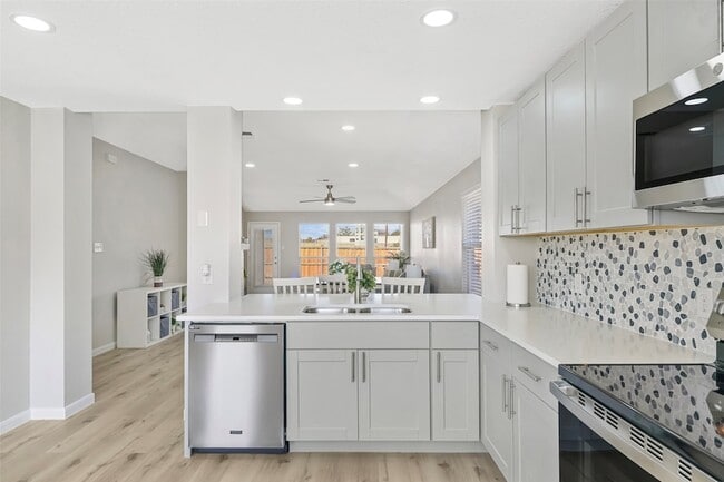 Building Photo - 2608 Glenhaven Dr