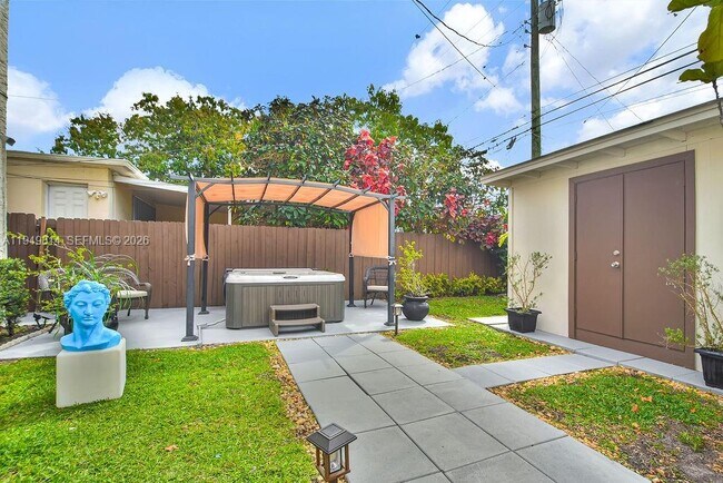 Building Photo - 4722 SW 5th St