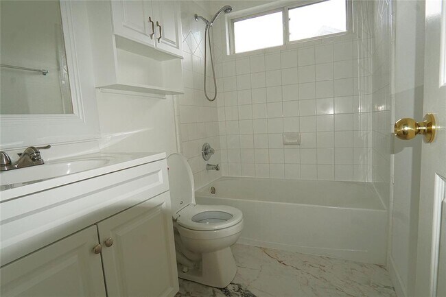 Building Photo - 3526 Gray Ridge Ct