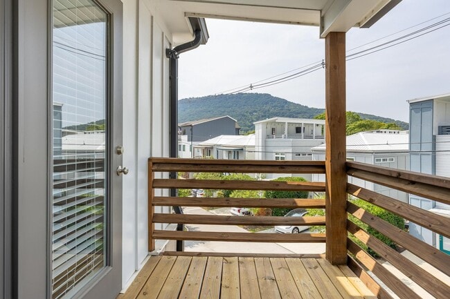 Building Photo - Fully furnished 1 bedroom!
