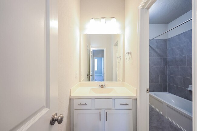 Building Photo - 4-Bedroom Home Near SeaWorld & Alamo Ranch | Easy Access to 1604, 151 & Lackland AFB |