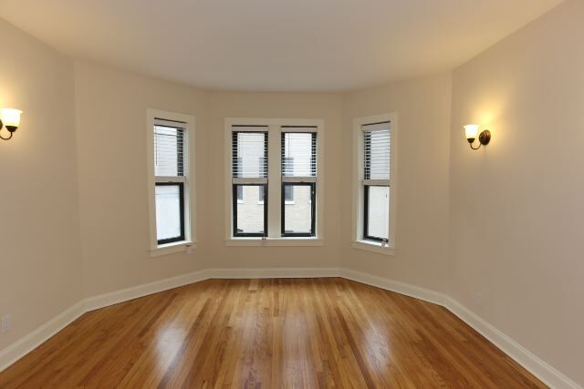 Building Photo - 4043.5 N Ashland Ave