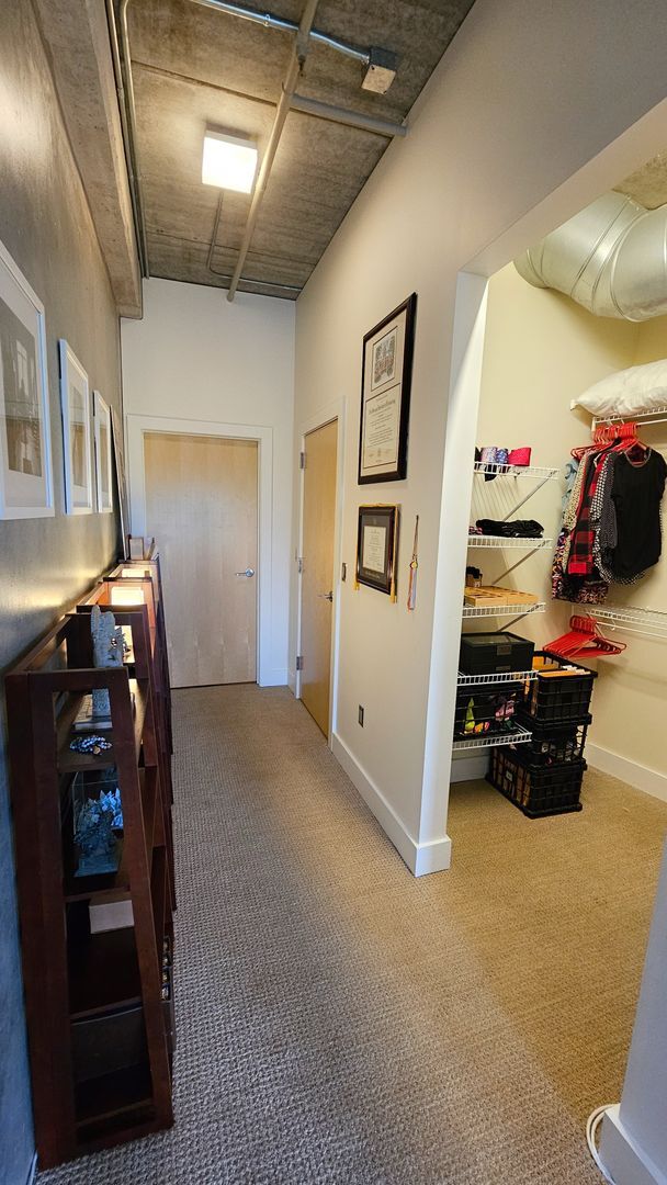 Building Photo - Incredible Top-Floor 1BR with Skyline View...