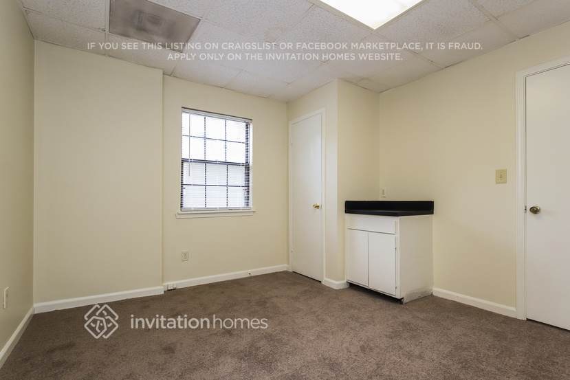 Building Photo - 4015 N Quail Dr