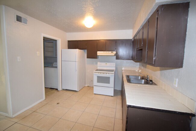 Building Photo - 3916 Crayrich Cir