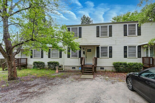 Building Photo - 2 bedroom, 1.5 bath home for rent in the h...