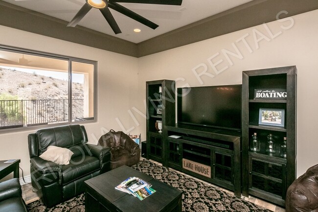 Building Photo - SEASONAL FURNISHED JANUARY-APRIL 2026