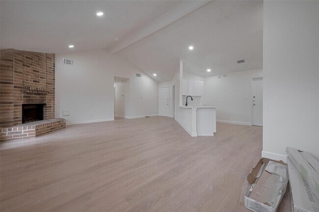 Building Photo - 16250 Rancho Blanco Dr