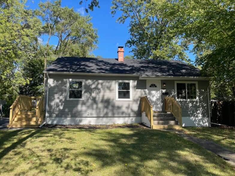 Primary Photo - 1807 221st St