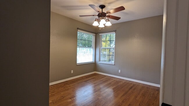 Building Photo - BEAUTIFUL 5 BED/3 BATH RANCHER WITH FINISH...