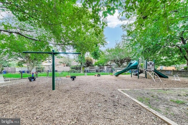 Building Photo - 1325 Chetworth Ct