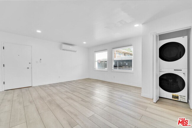 Building Photo - 926 N Spaulding Ave