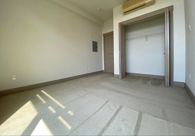 Building Photo - 4547 8th Ave NE