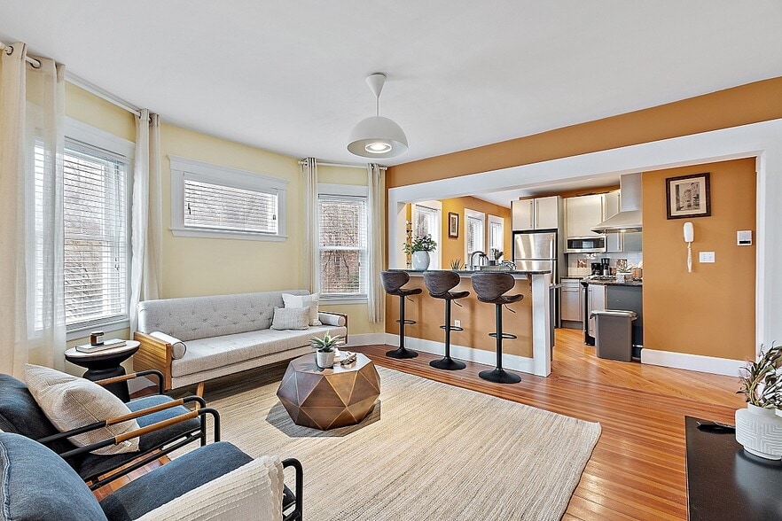Living Room - 1900 Washington St