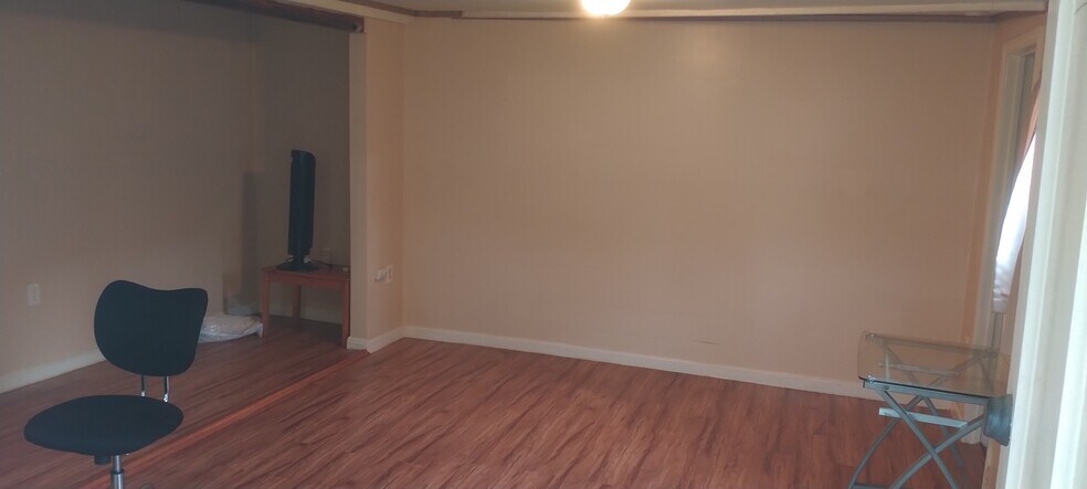 Building Photo - 602 W Dryden St