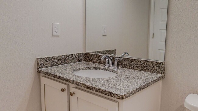 Building Photo - 3 bed 2.5 bathroom townhome in Santa Rosa Beach