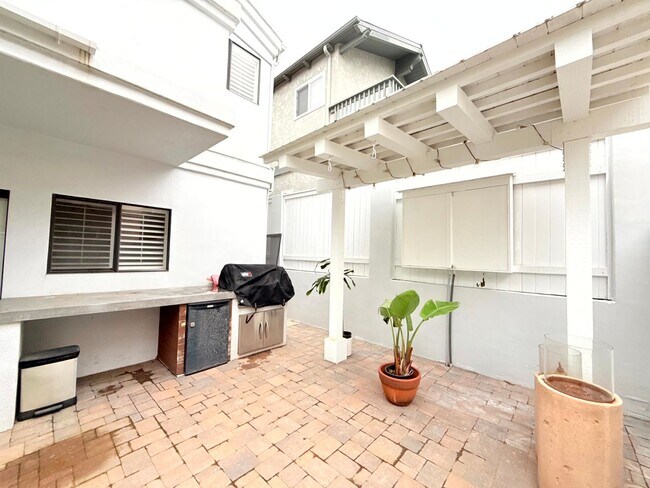 Building Photo - Fantastic 2-Story Home 3 bed 2.5 bath with backyard in Prime Golden Hills-Redondo Beach