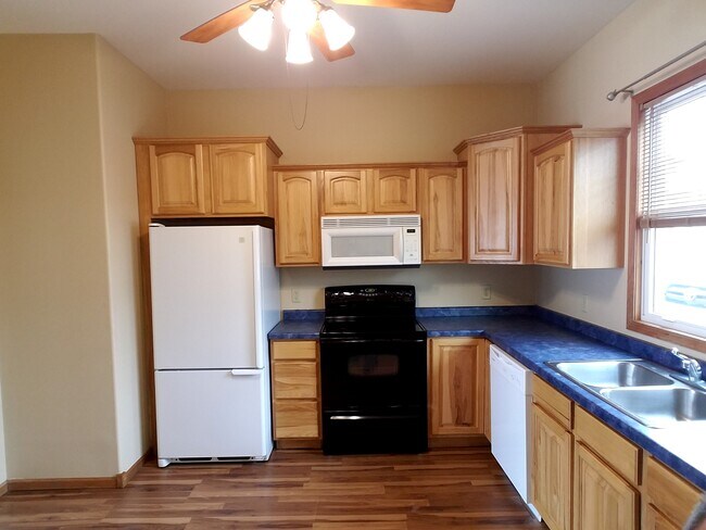 Kitchen - 7957 Bethel Rd