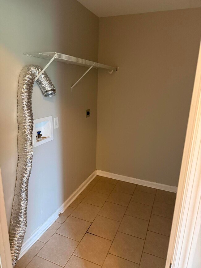 Building Photo - 804 Melanie Ln