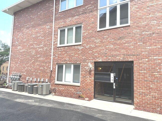 Building Photo - 9529 Minnick Ave