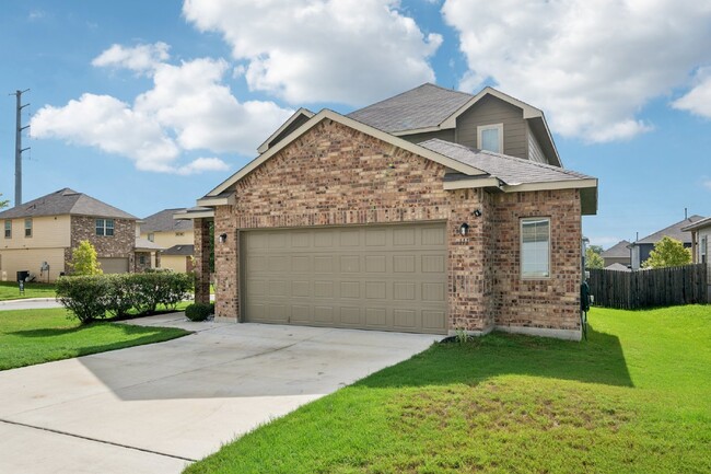 Building Photo - Price Improvement! This 4 bed, 2.5 bath ho...