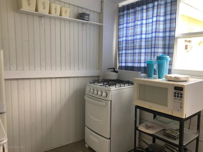 Building Photo - 35 1/2 Olin St