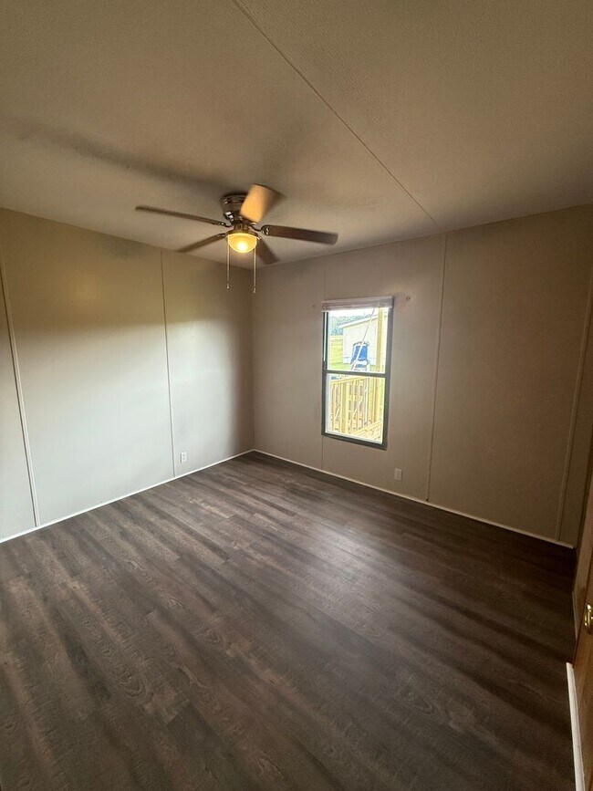 Building Photo - Welcome Home!! 2/2 Newly Renovated Mobile ...