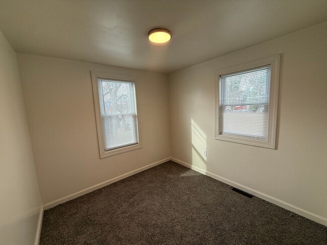 Building Photo - Newly renovated 3 bedroom , 1.5 bath house in Carlisle