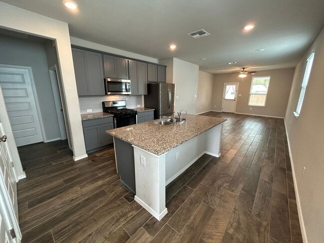 Building Photo - **APPLICATION RECEIVED** Beautiful Single-Story Home with Covered Patio & Fenced Yard!