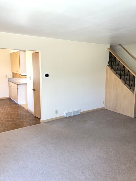 Living Room & Dining room - 8747 Parkview Ct
