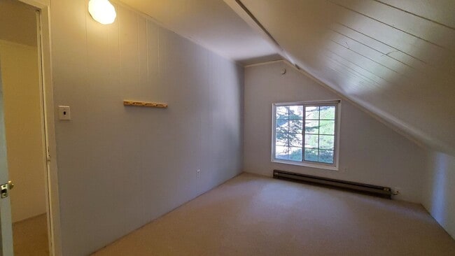 Building Photo - LONG-TERM RENTAL: Great Cedar Flat Home wi...