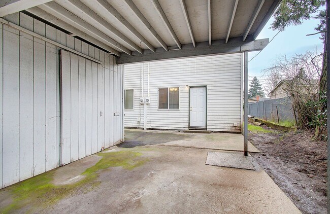 Building Photo - Gladson 3802